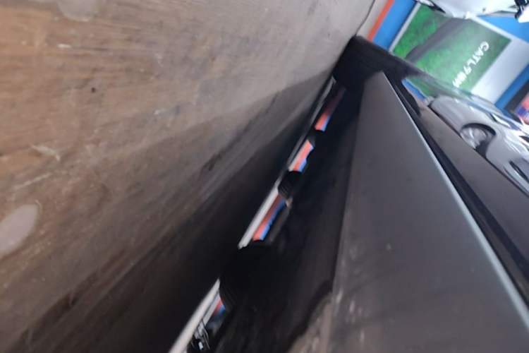 Used Hima AITO M9 2025 All-Electric Ultra Version 100 kWh 5-Seater Model Right Side Sill