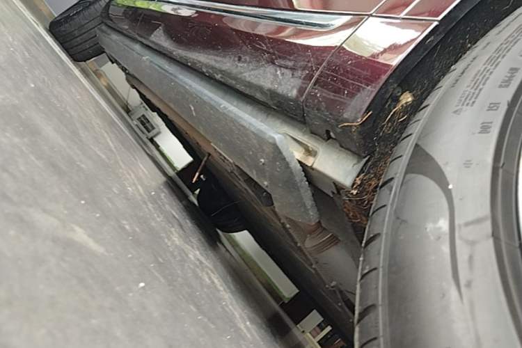 Used Hima AITO M9 2025 Extended-Range Ultra Version 52 kWh 5-Seater Edition Right Side Sill