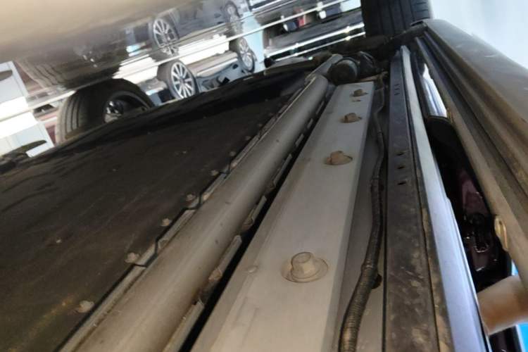 Used Hima AITO M9 2025 Extended-Range Ultra Version 52 kWh 6-Seater Right Side Sill