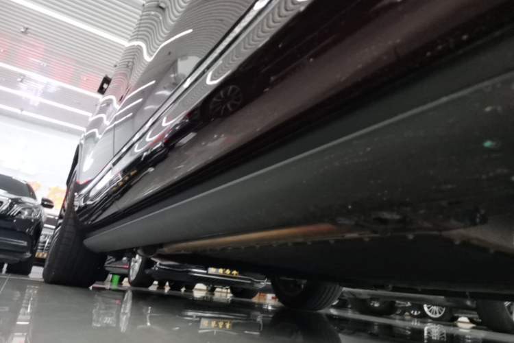 Used Hima AITO M9 2025 Extended-Range Ultra Version 52 kWh 5-Seater Edition Right Side Sill