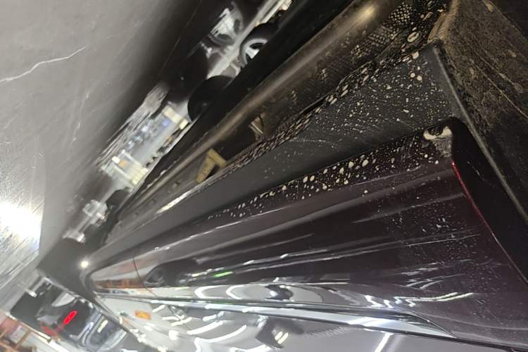 Used Hima AITO M9 2025 Extended-Range Ultra Version 52 kWh 6-Seater Right Side Sill