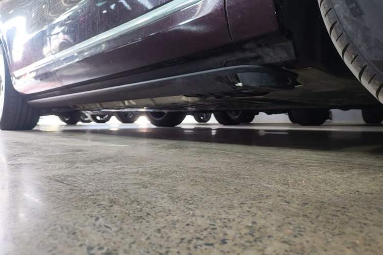 Used Hima AITO M9 2025 Extended-Range Ultra Version 52 kWh 6-Seater Right Side Sill