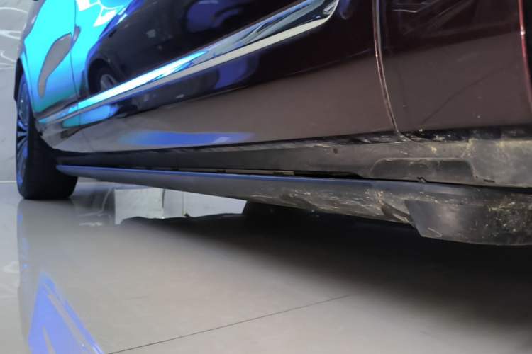 Used Hima AITO M9 2025 Extended-Range Ultra Version 52 kWh 6-Seater Right Side Sill