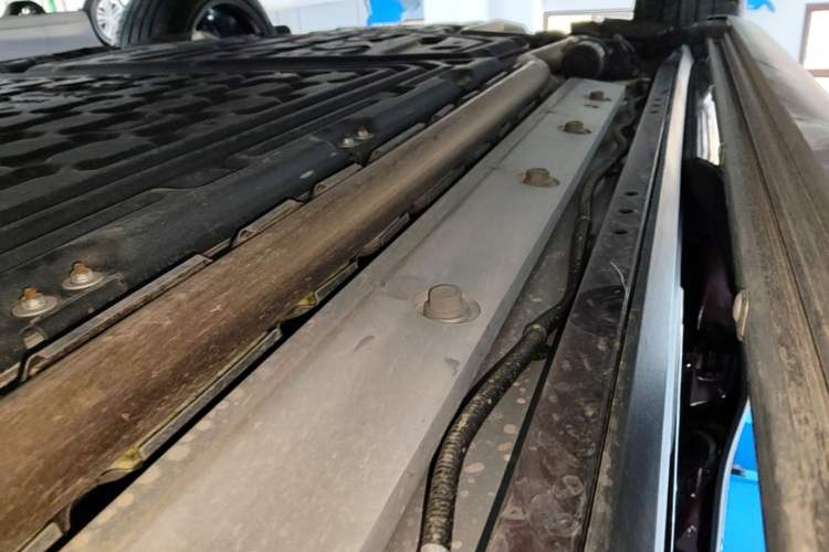 Used Hima AITO M9 2025 Extended-Range Ultra Version 52 kWh 5-Seater Edition Right Side Sill