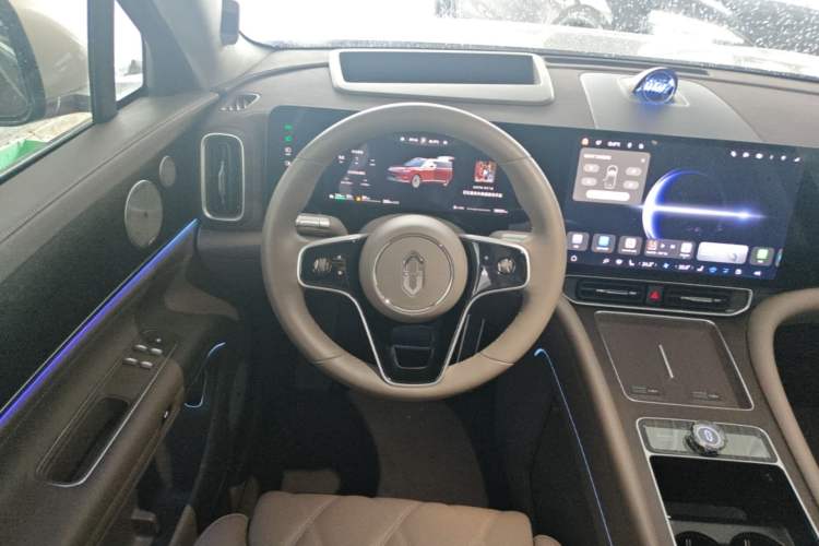 Used Hima AITO M9 2025 Extended-Range Ultra Version 52 kWh 6-Seater Steering Wheel