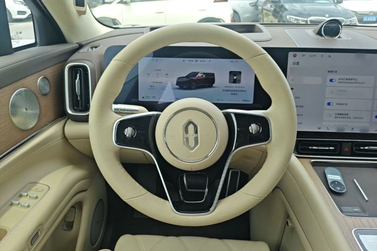 Used Hima AITO M9 2025 Extended-Range Ultra Version 52 kWh 6-Seater Steering Wheel