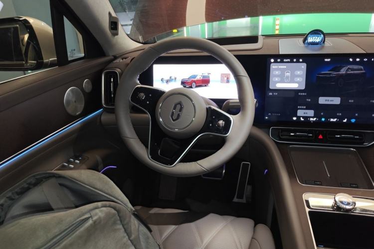 Used Hima AITO M9 2025 Extended-Range Ultra Version 52 kWh 6-Seater Steering Wheel
