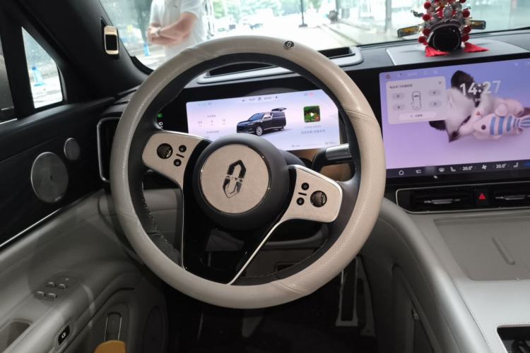 Used Hima AITO M9 2025 Extended-Range Ultra Version 52 kWh 6-Seater Steering Wheel