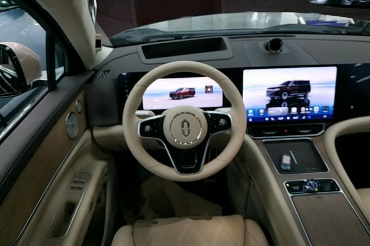 Used Hima AITO M9 2025 Extended-Range Ultra Version 52 kWh 6-Seater Steering Wheel