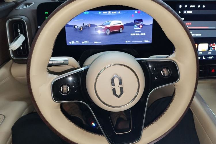 Used Hima AITO M9 2025 Extended-Range Ultra Version 52 kWh 6-Seater Steering Wheel