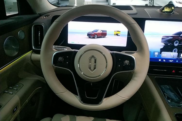 Used Hima AITO M9 2025 Extended-Range Ultra Version 52 kWh 6-Seater Steering Wheel