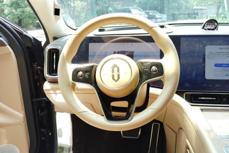 Used Hima AITO M9 2025 Extended-Range Ultra Version 52 kWh 6-Seater Steering Wheel
