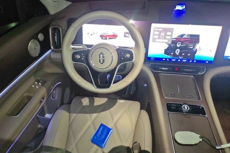 Used Hima AITO M9 2025 Extended-Range Ultra Version 52 kWh 6-Seater Steering Wheel