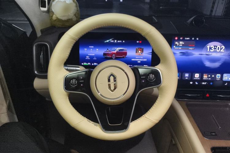 Used Hima AITO M9 2025 Extended-Range Ultra Version 52 kWh 6-Seater Steering Wheel