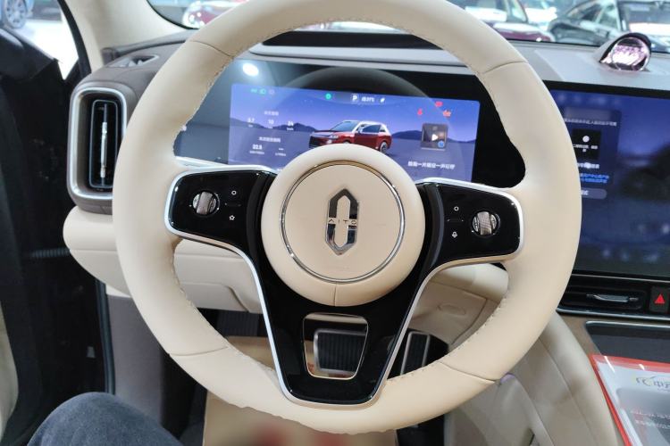 Used Hima AITO M9 2025 Extended-Range Ultra Version 52 kWh 6-Seater Steering Wheel