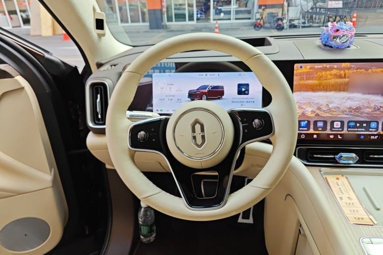 Used Hima AITO M9 2025 Pure Electric Ultra Version 100 kWh 6-Seater Model Steering Wheel