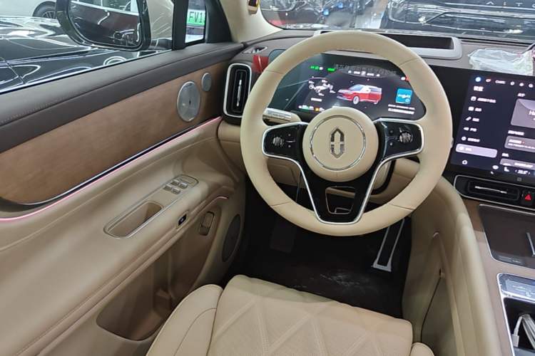 Used Hima AITO M9 2025 Extended-Range Ultra Version 52 kWh 6-Seater Steering Wheel
