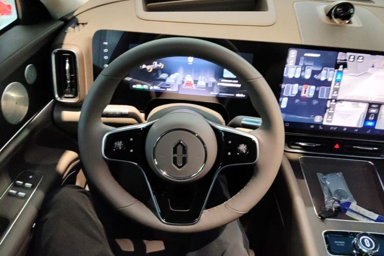 Used Hima AITO M9 2025 Extended-Range Ultra Version 52 kWh 5-Seater Edition Steering Wheel