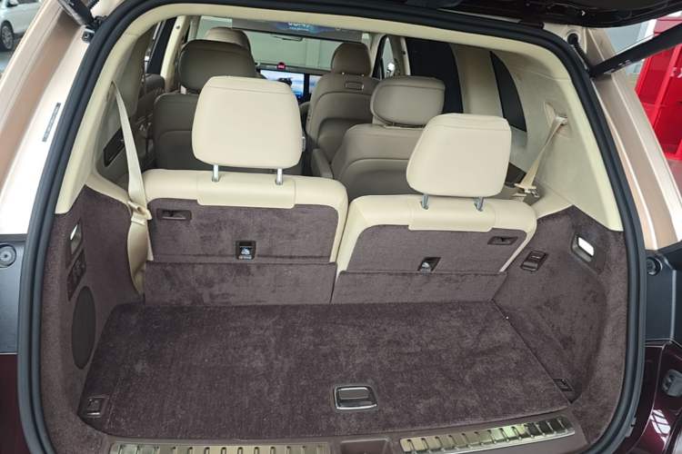 Used Hima AITO M9 2025 Pure Electric Ultra Version 100 kWh 6-Seater Model Trunk