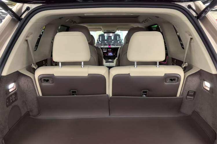 Used Hima AITO M9 2025 Extended-Range Ultra Version 52 kWh 6-Seater Trunk