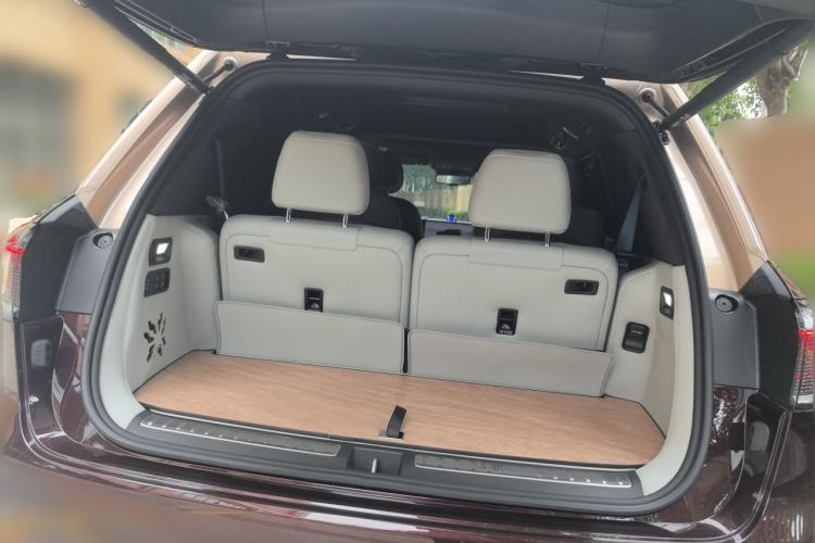 Used Hima AITO M9 2025 Pure Electric Ultra Version 100 kWh 6-Seater Model Trunk