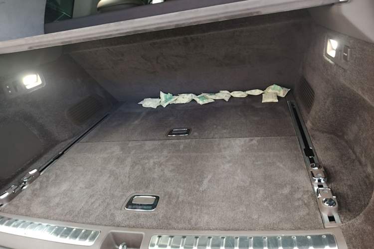 Used Hima AITO M9 2025 All-Electric Ultra Version 100 kWh 5-Seater Model Trunk