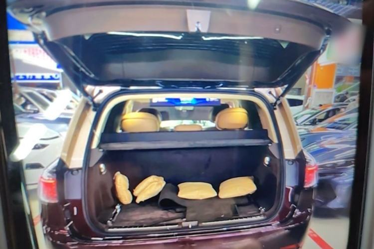 Used Hima AITO M9 2025 All-Electric Ultra Version 100 kWh 5-Seater Model Trunk