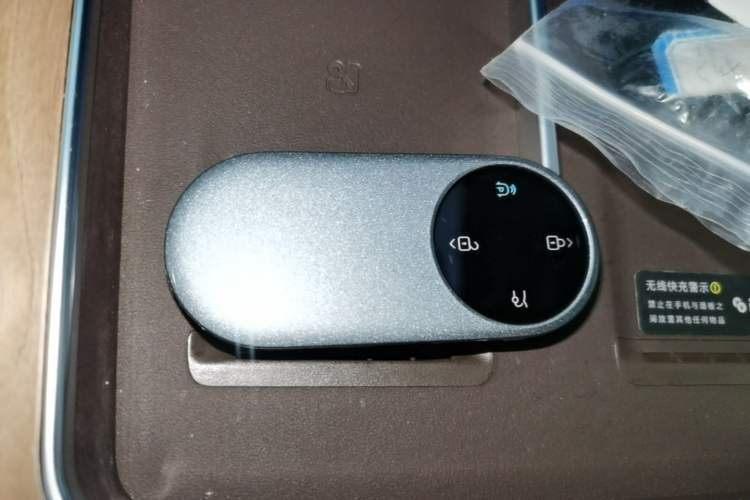 Used Hima AITO M9 2025 Extended-Range Ultra Version 52 kWh 6-Seater Vehicle Key