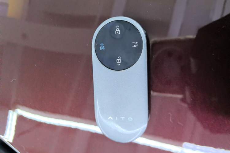 Used Hima AITO M9 2025 Extended-Range Ultra Version 52 kWh 6-Seater Vehicle Key