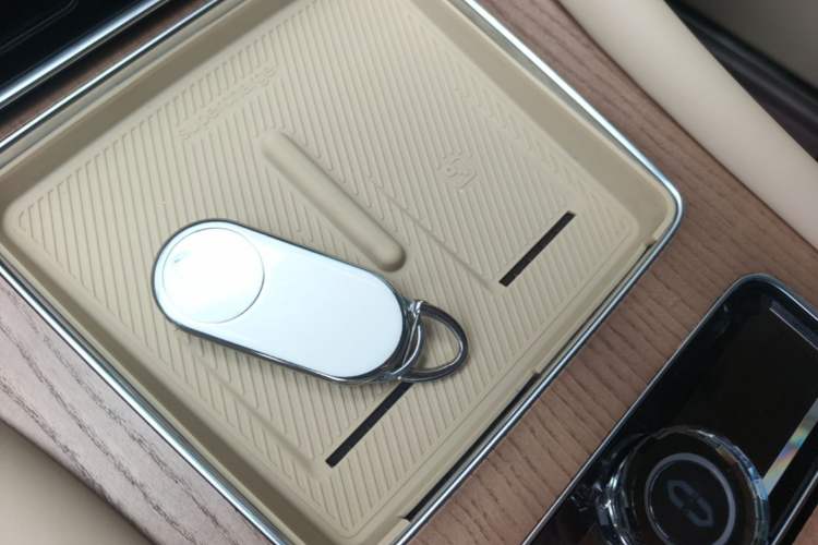 Used Hima AITO M9 2025 Extended-Range Ultra Version 52 kWh 5-Seater Edition Vehicle Key