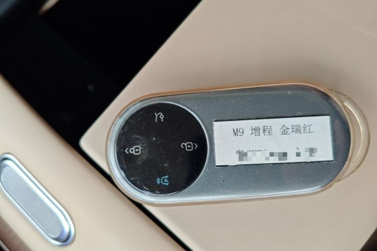 Used Hima AITO M9 2025 Extended-Range Ultra Version 52 kWh 6-Seater Vehicle Key