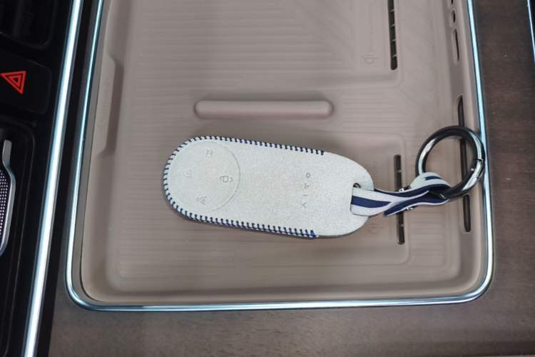 Used Hima AITO M9 2025 All-Electric Ultra Version 100 kWh 5-Seater Model Vehicle Key