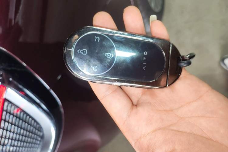 Used Hima AITO M9 2025 Extended-Range Ultra Version 52 kWh 6-Seater Vehicle Key