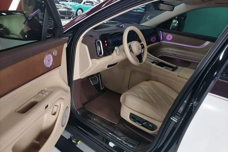 Used Hima AITO M9 2025 Extended-Range Ultra Version 52 kWh 6-Seater Driver Seat