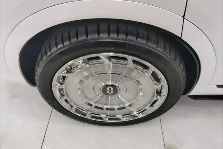 Used Hima AITO M9 2025 Extended-Range Ultra Version 52 kWh 6-Seater Exterior 5
