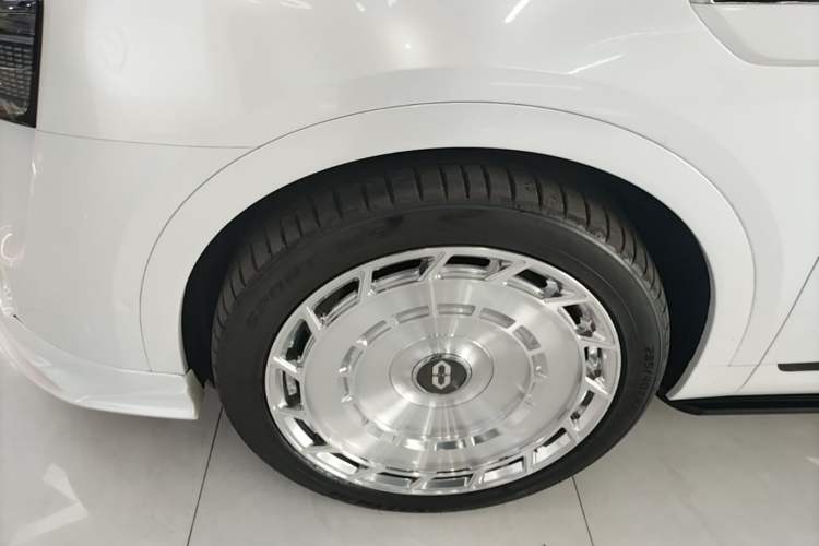 Used Hima AITO M9 2025 Extended-Range Ultra Version 52 kWh 6-Seater Left Front Wheel Hub
