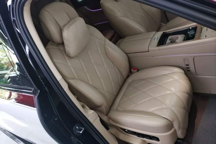 Used Hima AITO M9 2025 Extended-Range Ultra Version 52 kWh 6-Seater Right Front Seat