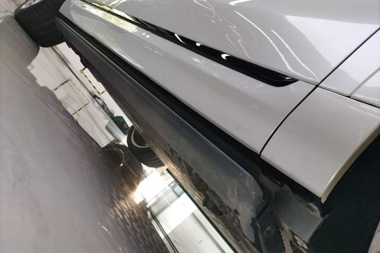 Used Hima AITO M9 2025 Extended-Range Ultra Version 52 kWh 6-Seater Right Side Sill