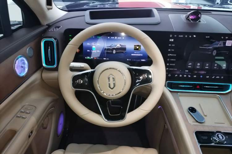 Used Hima AITO M9 2025 Extended-Range Ultra Version 52 kWh 6-Seater Steering Wheel