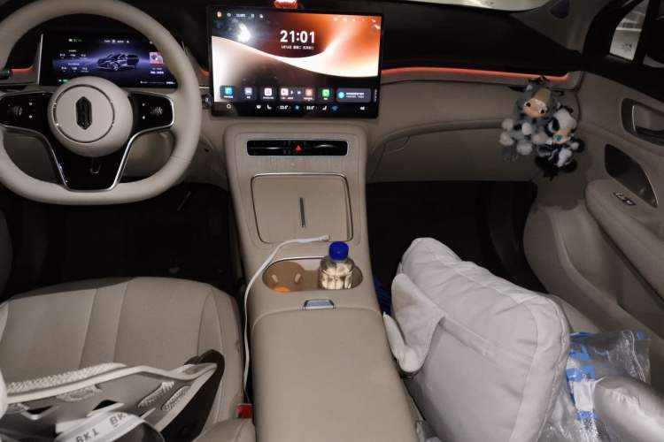Used Hima H5 2025 Model Pure Electric Max Audio And AC Panel