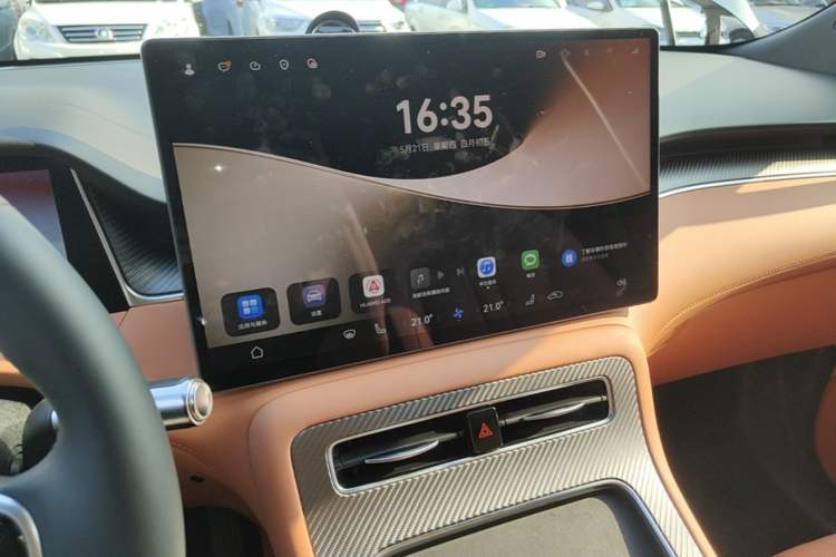 Used Hima H5 2025 Model Range-Extending Max Audio And AC Panel