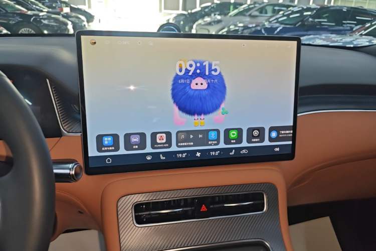 Used Hima H5 2025 Model Range-Extending Max Audio And AC Panel