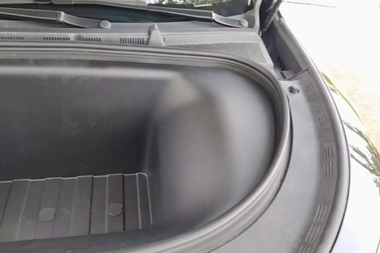 Used Hima H5 2025 Model Pure Electric Pro Long-Range Engine Bay Left