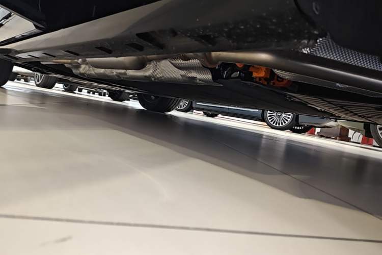 Used Hima H5 2025 Model Range-Extending Pro Left Side Sill