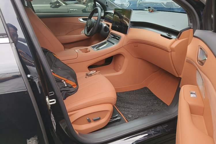 Used Hima H5 2025 Model Range-Extending Pro Right Front Seat