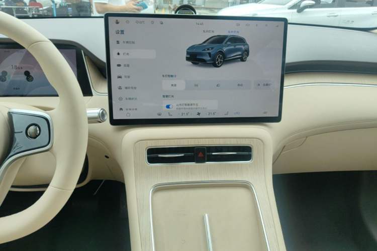 Used Hima H5 2025 Model Range-Extending Max Audio And AC Panel