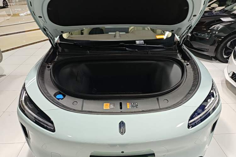 Used Hima H5 2025 Model Pure Electric Pro Engine Bay