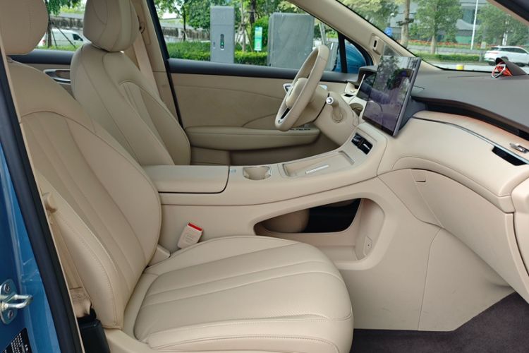 Used Hima H5 2025 Model Range-Extending Max Interior 1