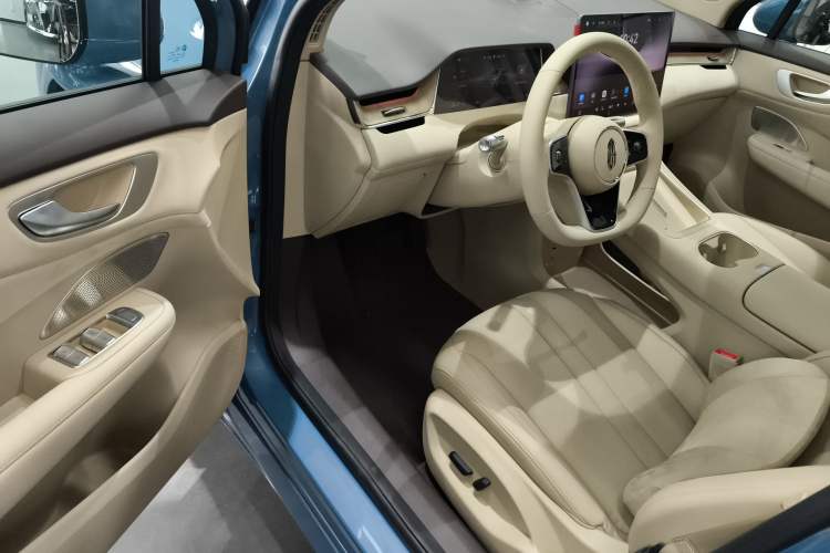 Used Hima H5 2025 Model Range-Extending Max Interior 3