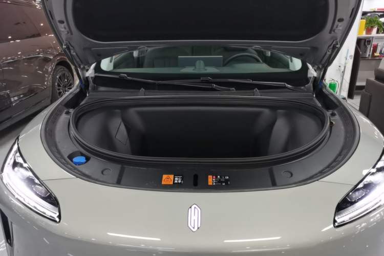 Used Hima H5 2025 Model Pure Electric Pro Engine Bay
